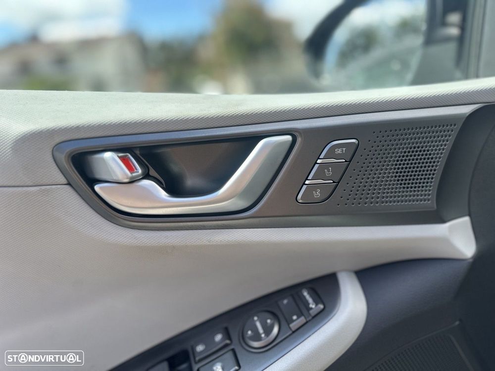 Hyundai Ioniq - 12