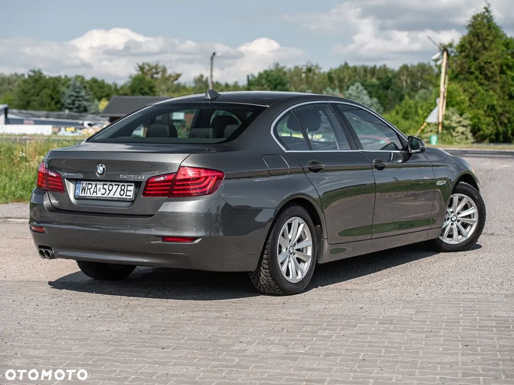 BMW Seria 5 525d xDrive - 13