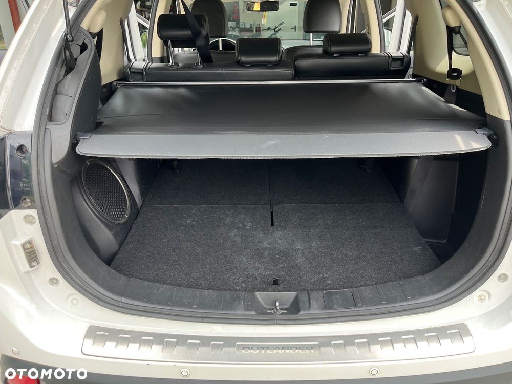 Mitsubishi Outlander 2.0 Instyle Navi 4WD CVT - 30