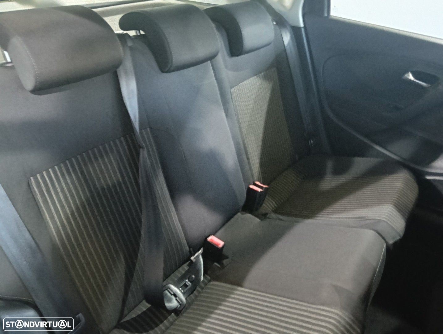 VW Polo 1.6 TDI Hightine DSG - 13