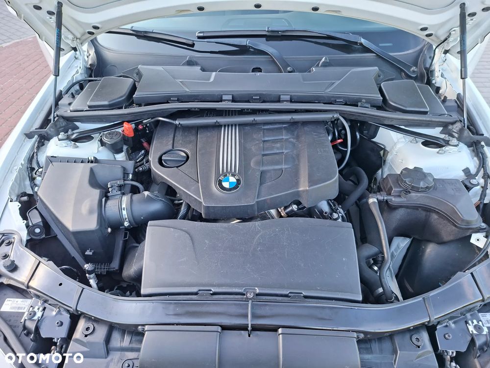 BMW Seria 3 318d M Sport EU6 - 15