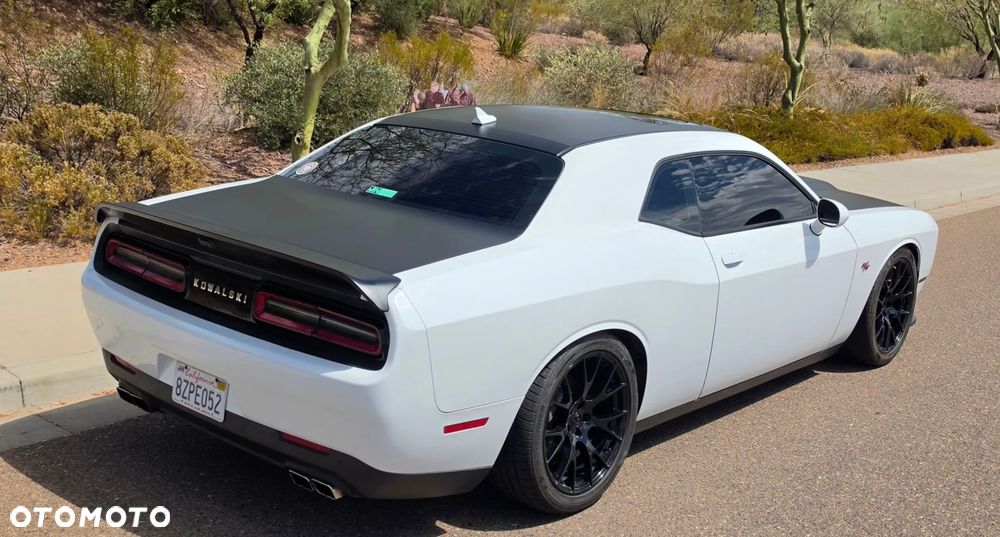 Dodge Challenger - 7