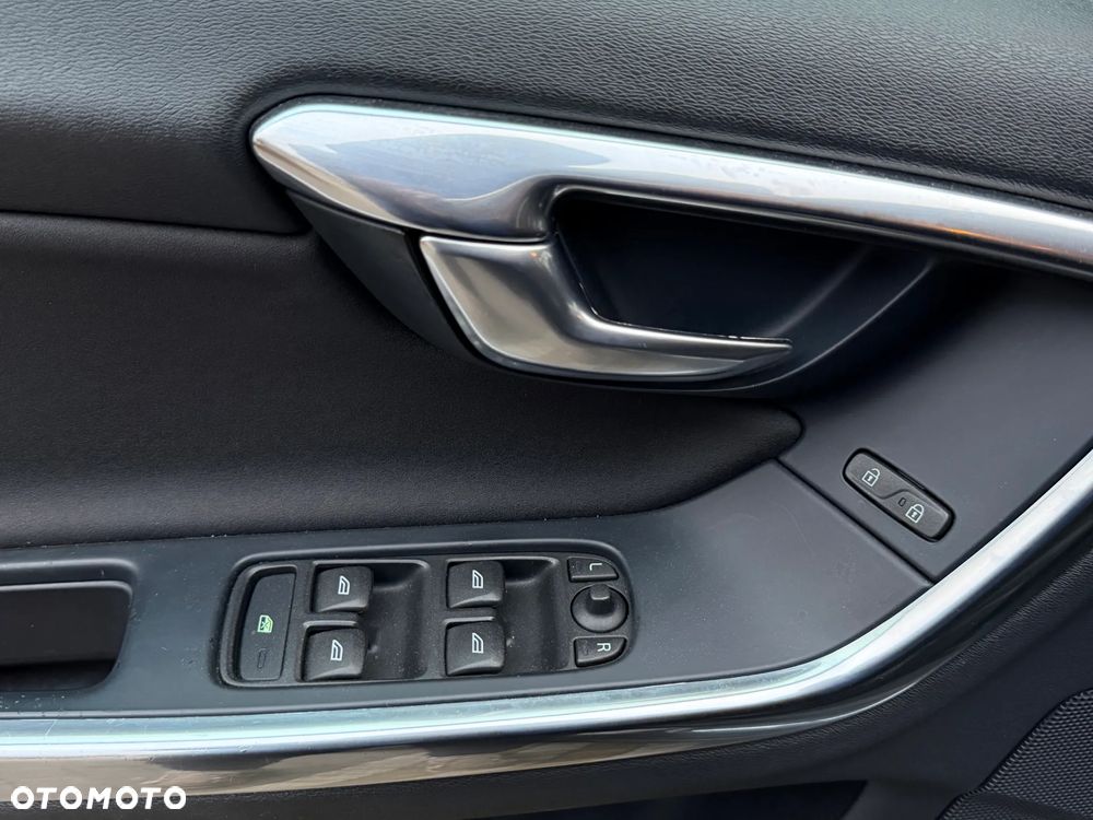Volvo V60 T3 Momentum - 21