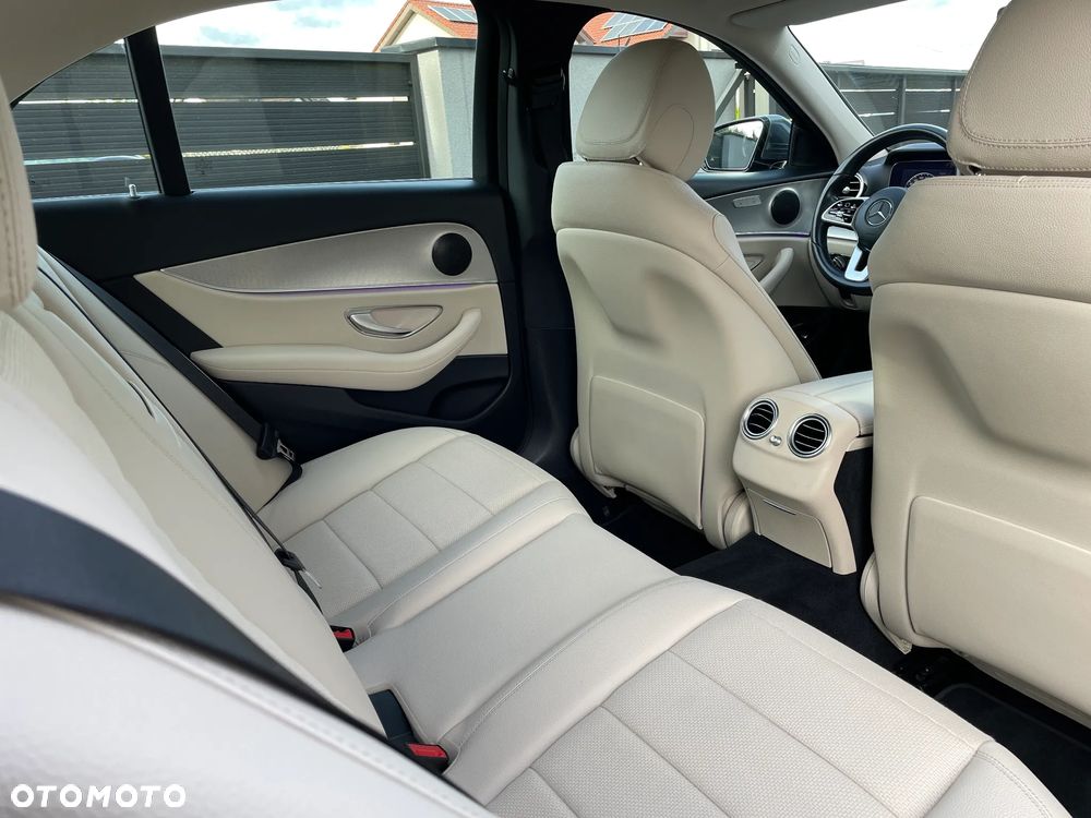 Mercedes-Benz Klasa E 220 d 4-Matic 9G-TRONIC - 19