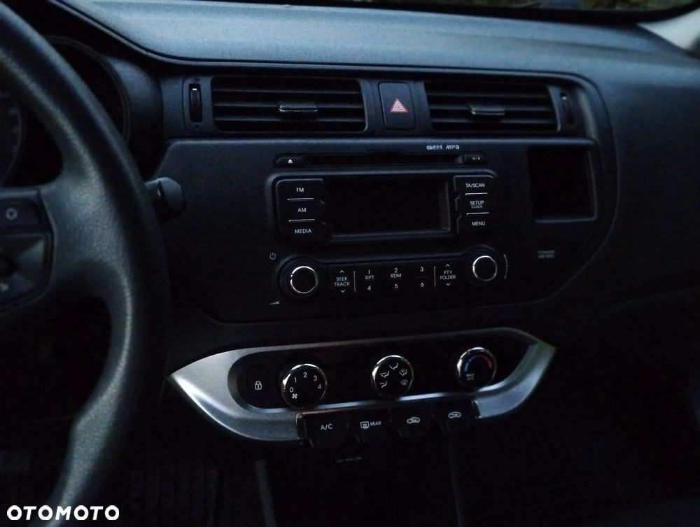 Kia Rio 1.2 Attract - 12