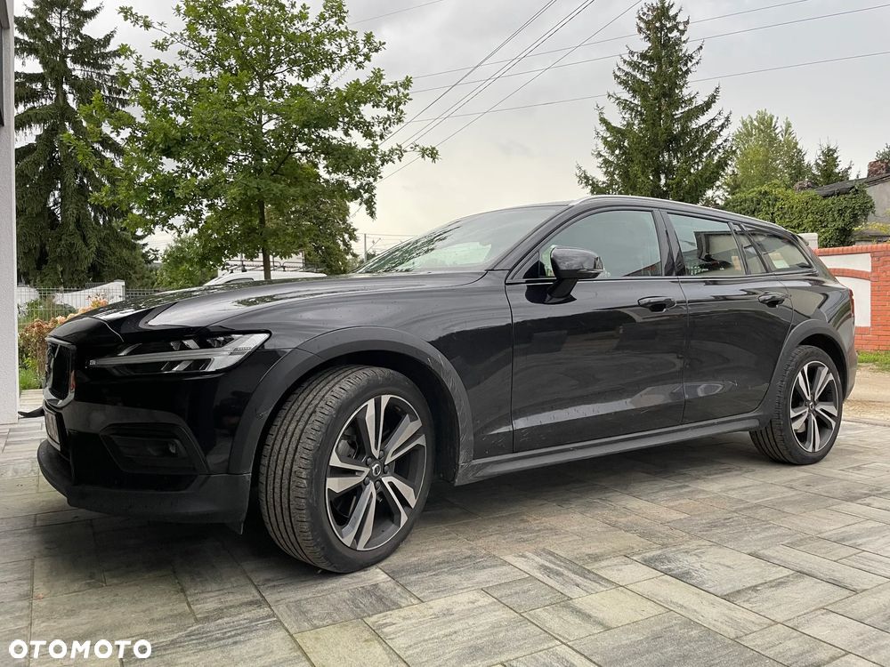Volvo V60 Cross Country - 1