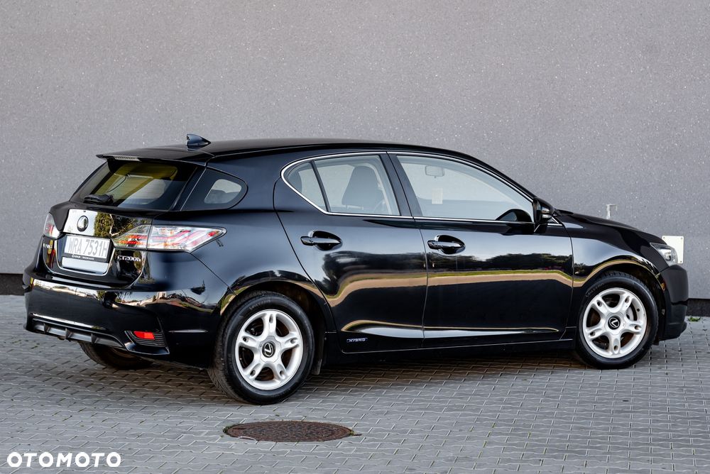 Lexus CT 200h - 10