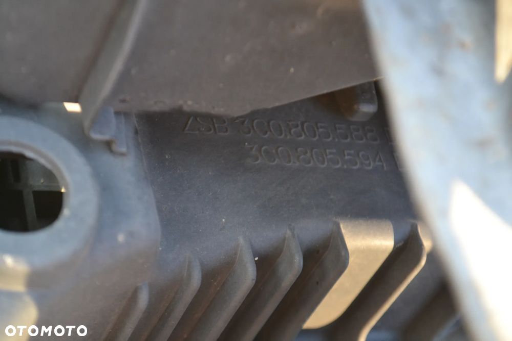 VW PASSAT B6 1,9 2,0 TDI PAS PRZEDNI CHŁODNICE BELKA 3C0805588D POMORSKIE - 4