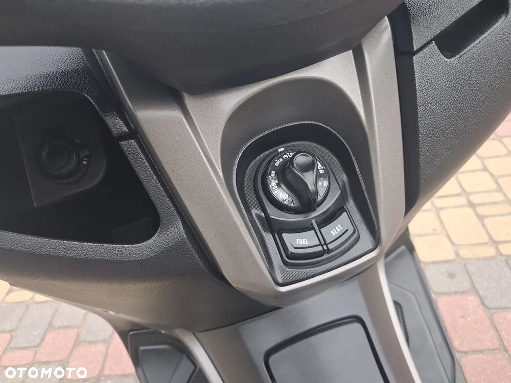 Yamaha NMAX - 16