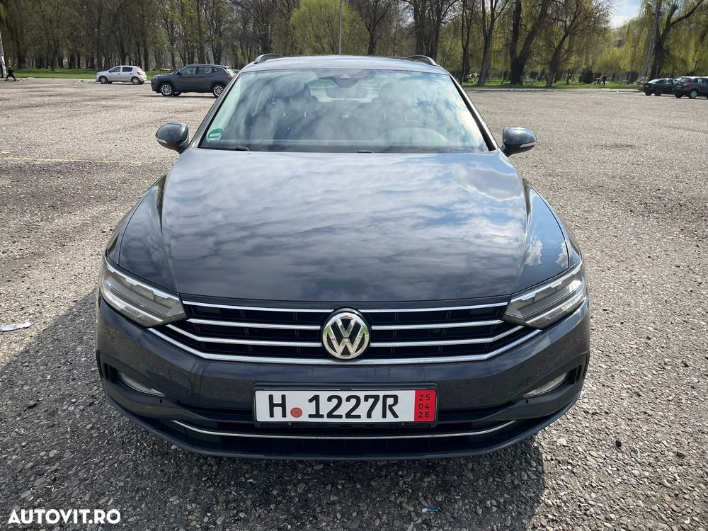 Volkswagen Passat - 1