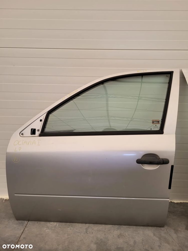 DRZWI LEWY  PRZÓD SKODA OCTAVIA I - 18
