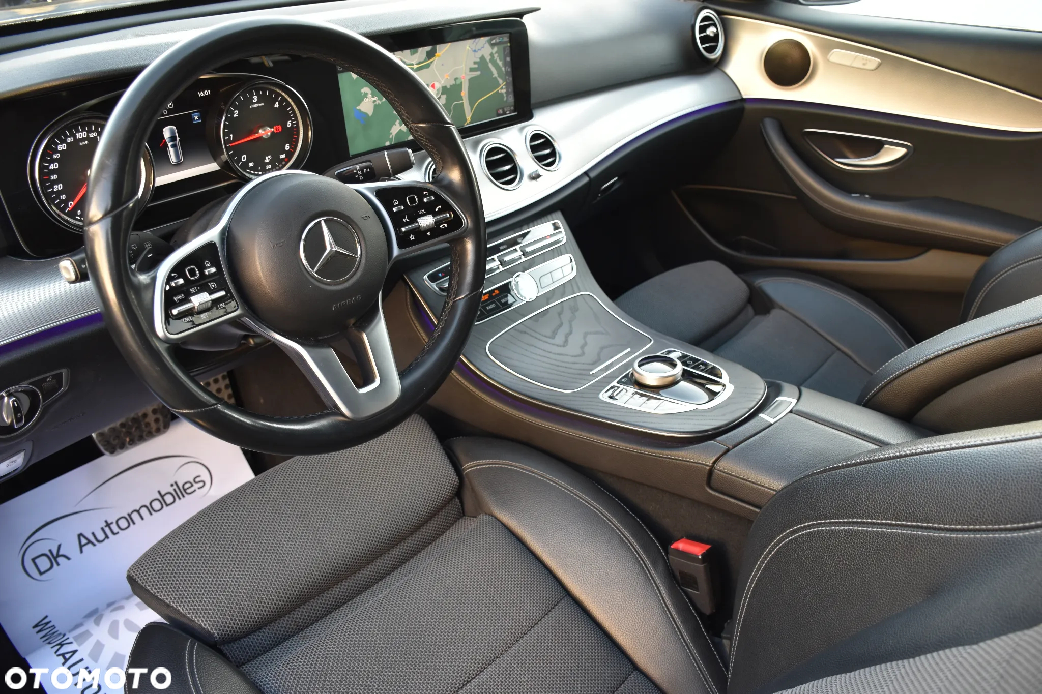 Mercedes-Benz Klasa E 220 d T 9G-TRONIC AMG Line - 20