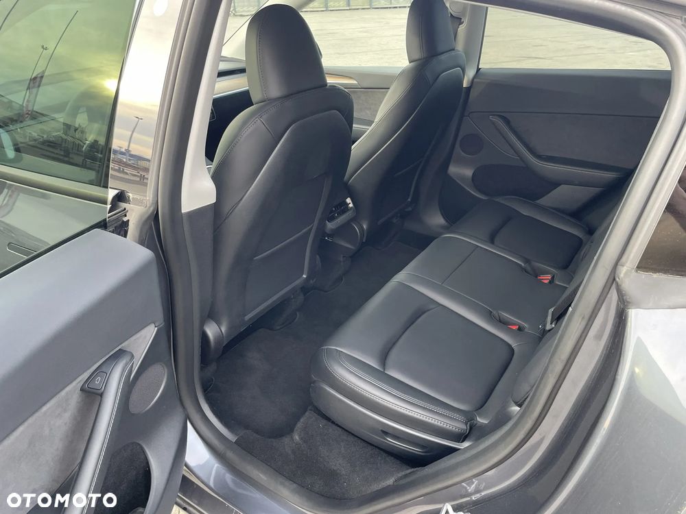 Tesla Model Y Long Range AWD - 7