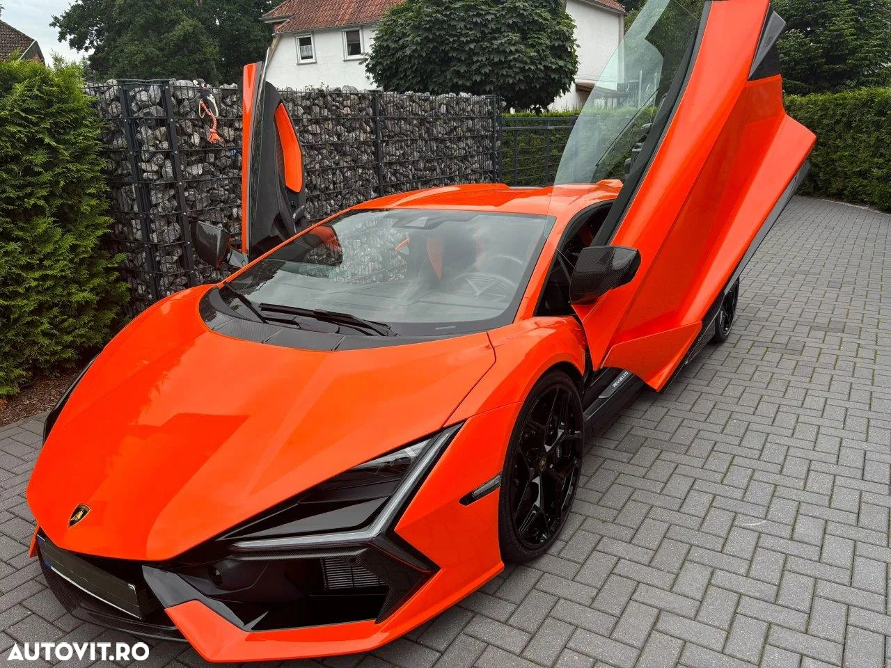 Lamborghini Revuelto - 15