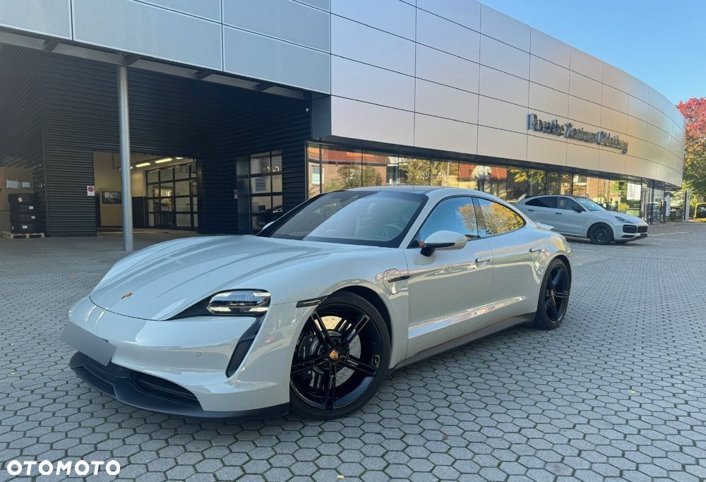 Porsche Taycan - 1