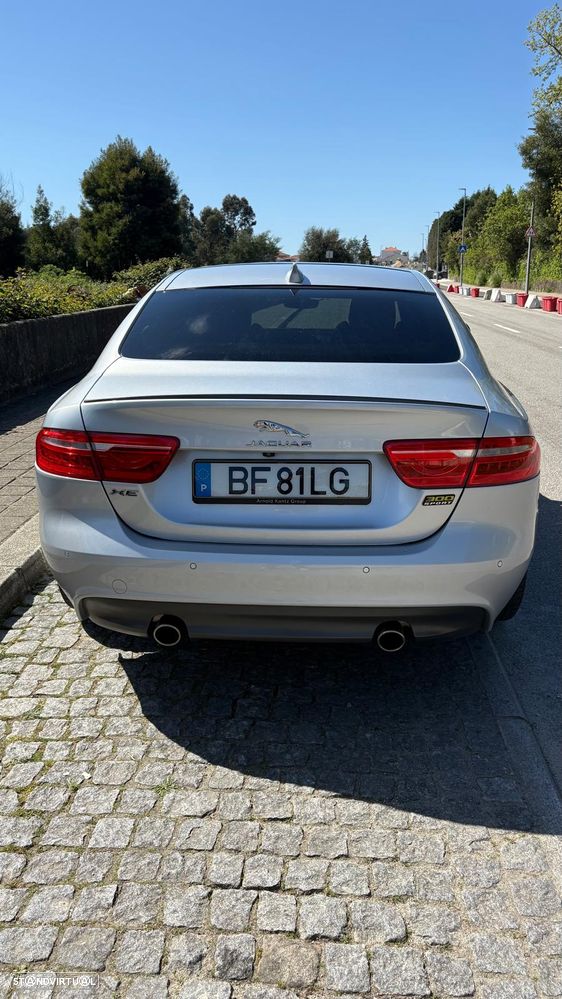 Jaguar XE 30t AWD R-Sport - 4