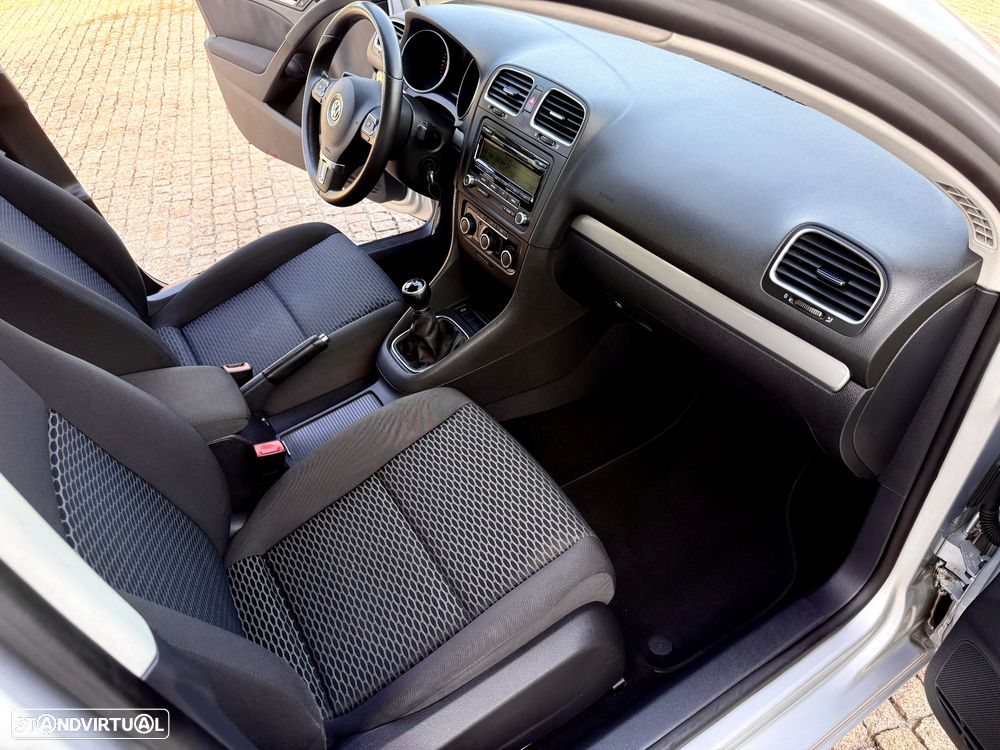 VW Golf 1.6 TDi Highline - 23
