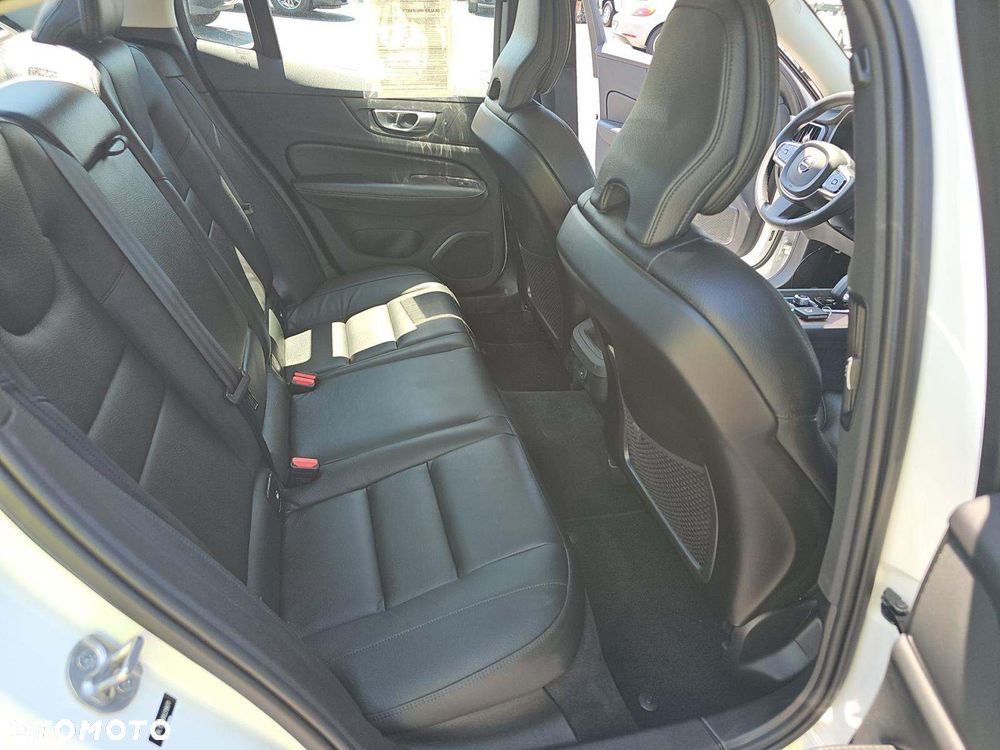 Volvo S60 B5 B AWD Plus Dark - 10