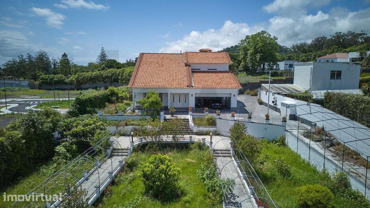 Moradia T4 Renovada, São Roque, ilha de São Miguel Açores - Grande imagem: 4/26