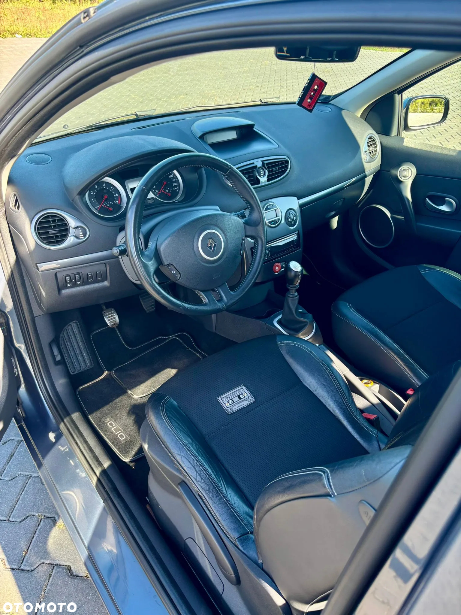 Renault Clio - 16
