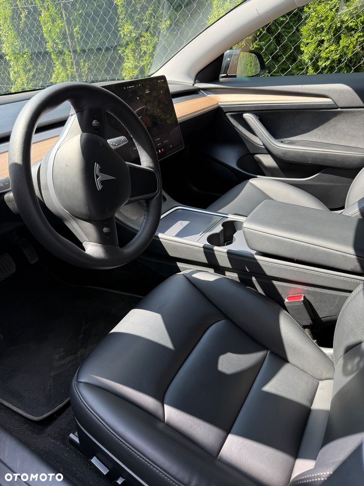 Tesla Model 3 - 8