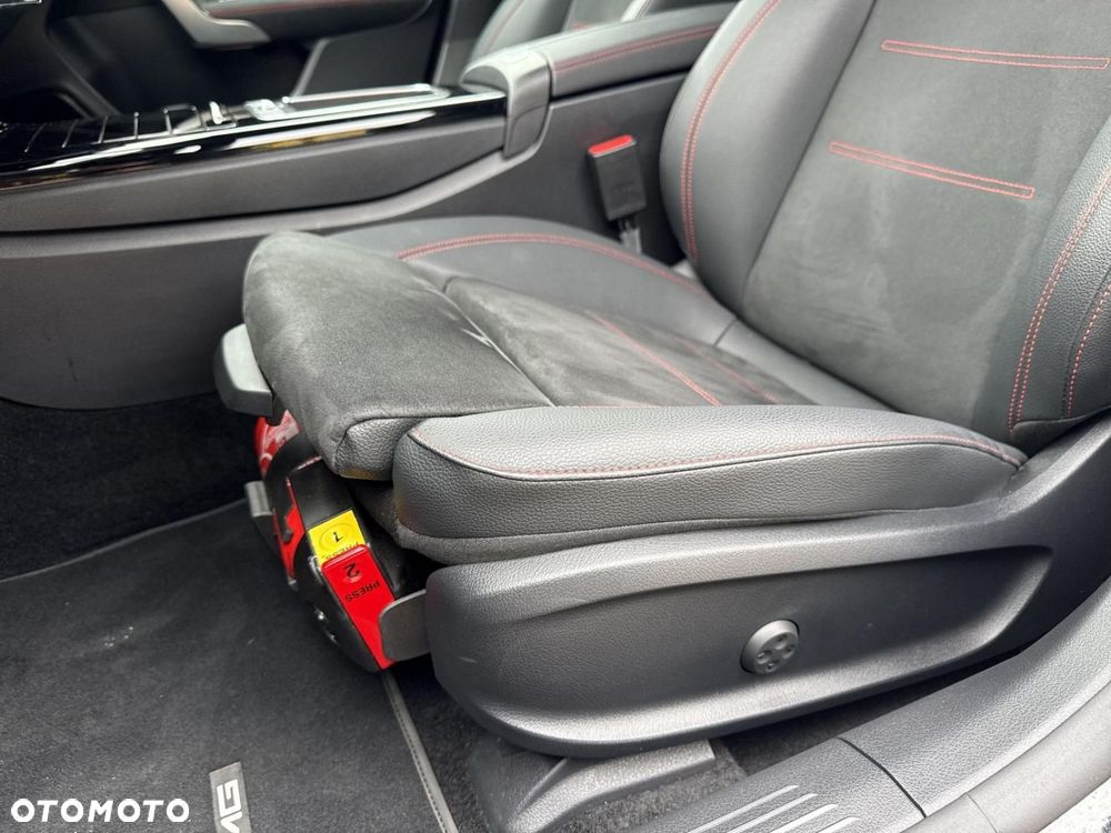 Mercedes-Benz CLA - 12