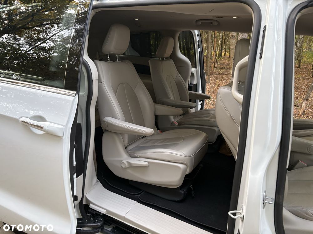 Chrysler Pacifica - 14