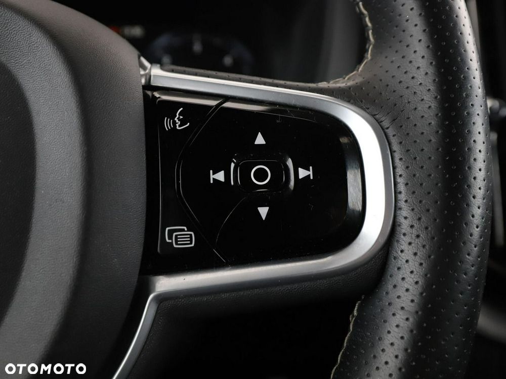 Volvo XC 60 D4 SCR R-Design - 32