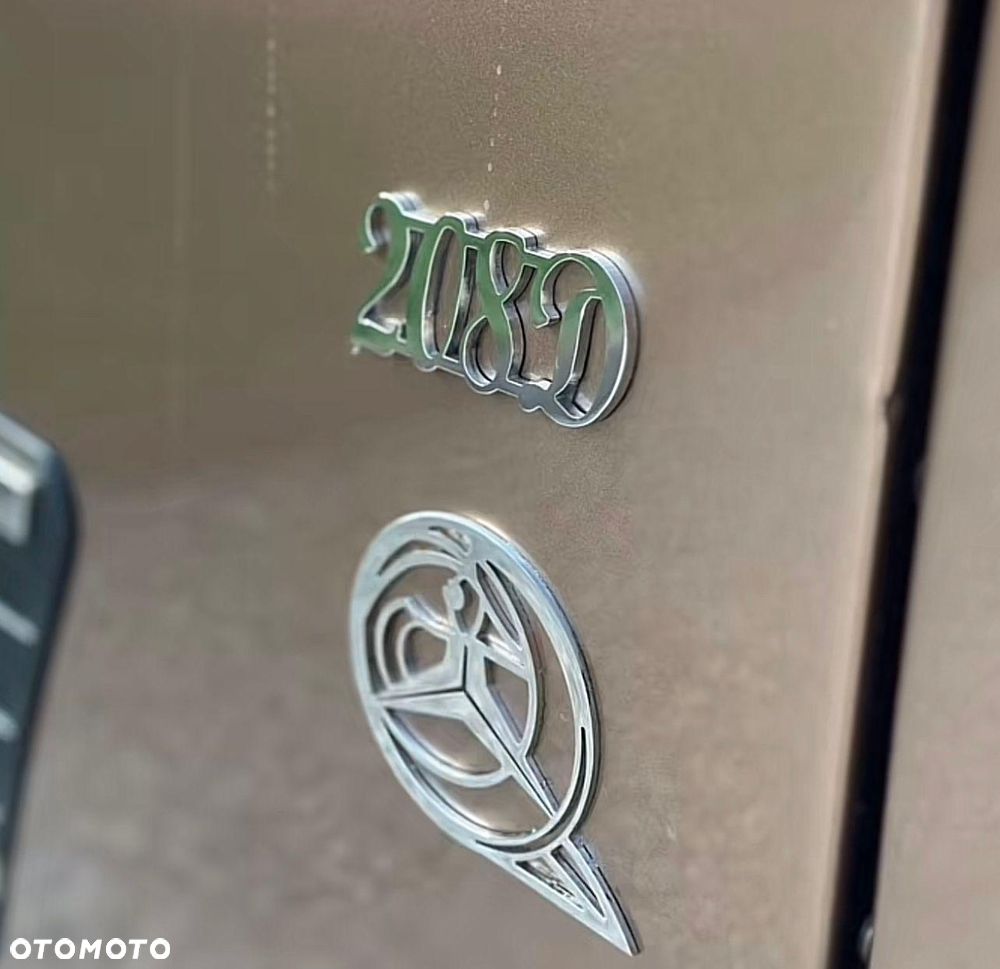 Mercedes-Benz 208D - 6