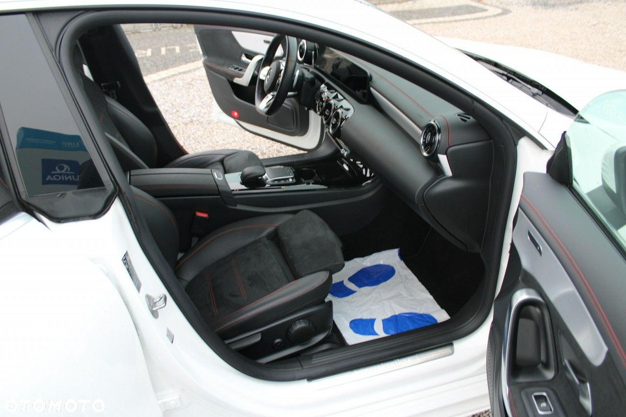 Mercedes-Benz CLA - 31