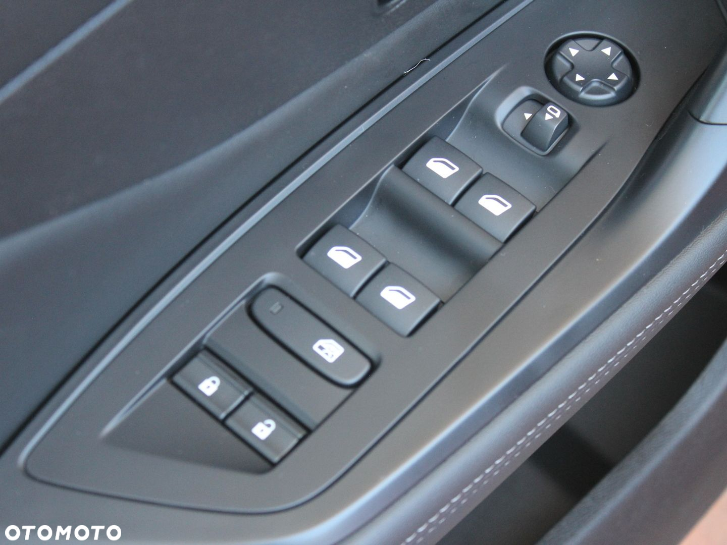 Peugeot 408 1.2 PureTech Allure Pack S&S EAT8 - 21