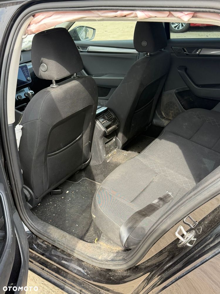 Skoda Superb 2.0 TDI Premium Edition - 14