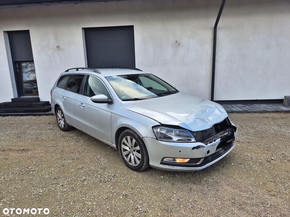 Volkswagen Passat - 1