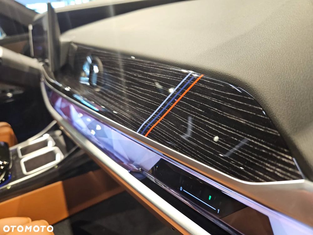 BMW Seria 7 750e xDrive - 13