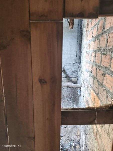 Casa em ruínas a venda - Grande imagem: 5/7