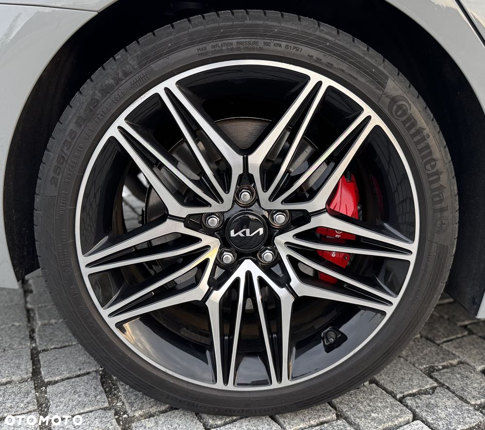 Kia Stinger - 33
