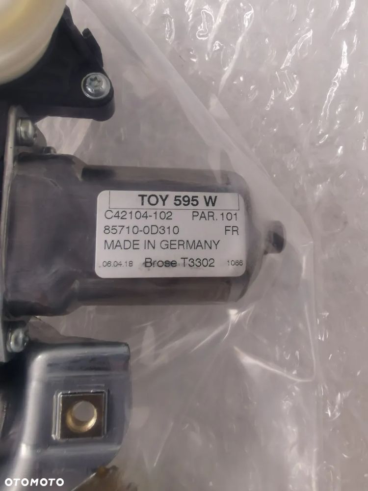 Toyota   Yaris III  podnośnik szyby 69810-0D290 - 3