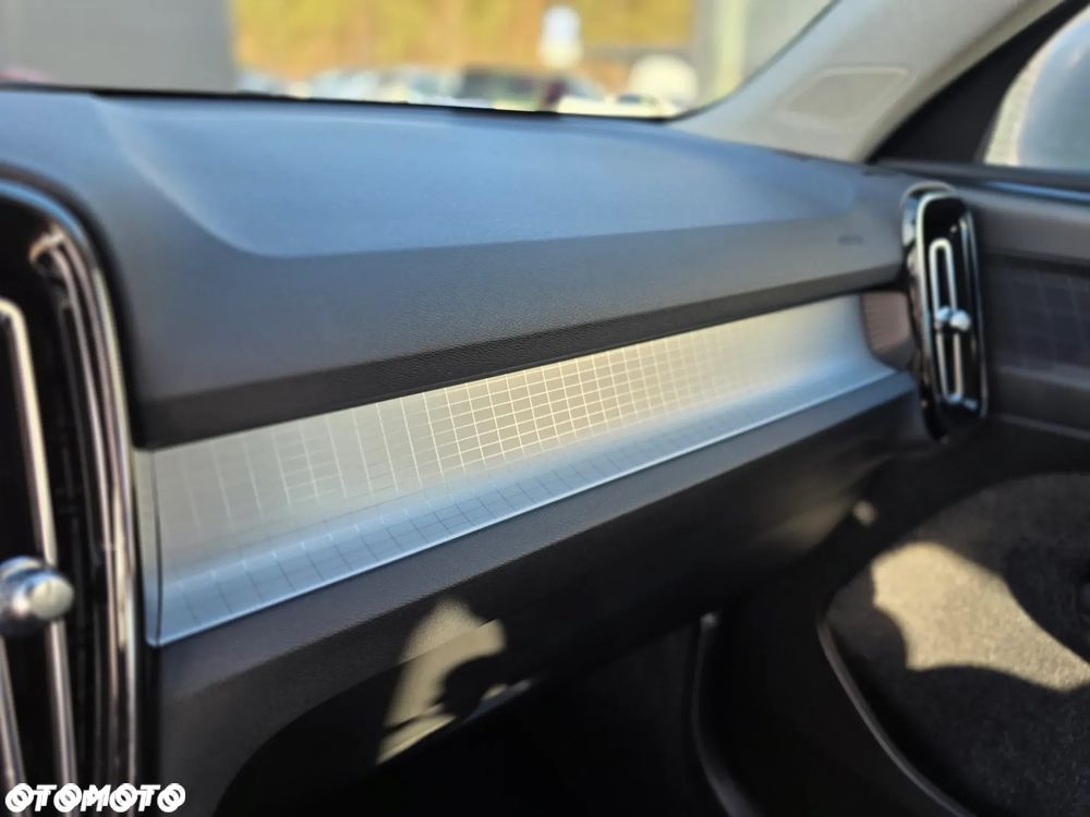 Volvo XC 40 T3 Momentum Pro - 24