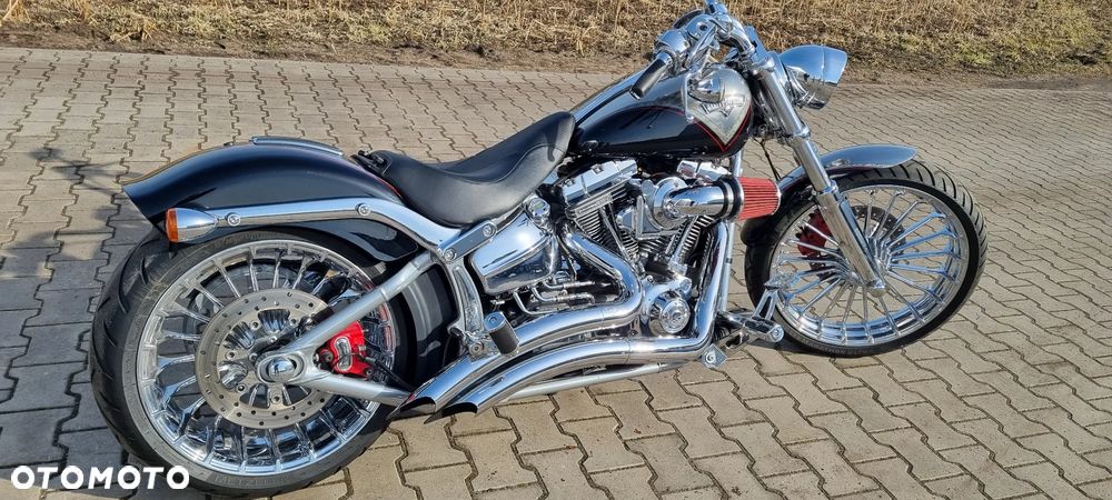Harley-Davidson Softail Breakout - 12