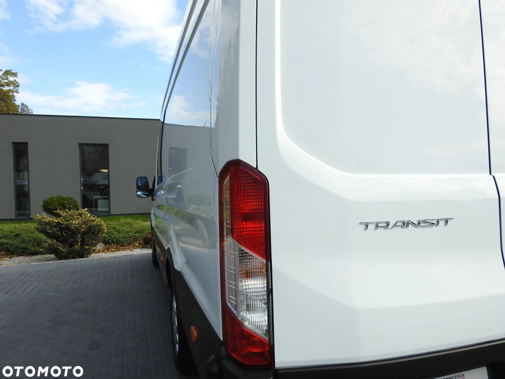 Ford TRANSIT FURGON BRYGADÓWKA 6 MIEJSCA TEMPOMAT KLIMATYZACJA LEDY 130KM [ J78198 ] - 17