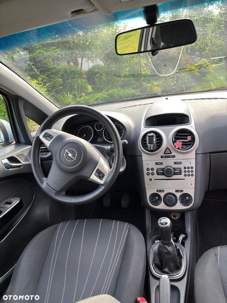 Opel Corsa 1.2 16V Essentia - 5