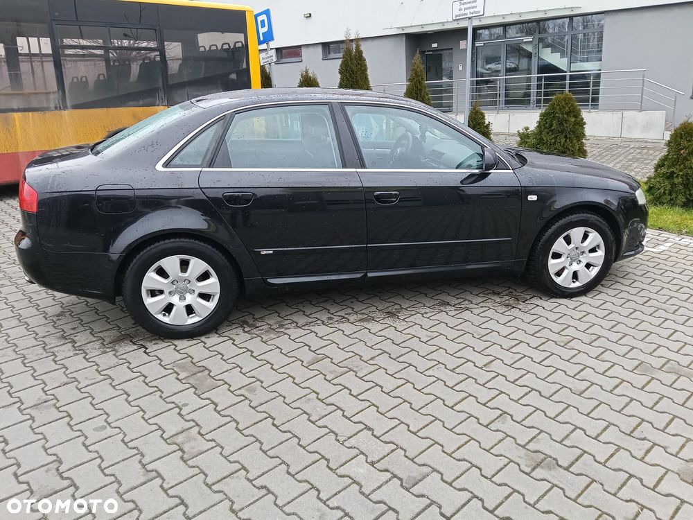 Audi A4 Limousine - 1