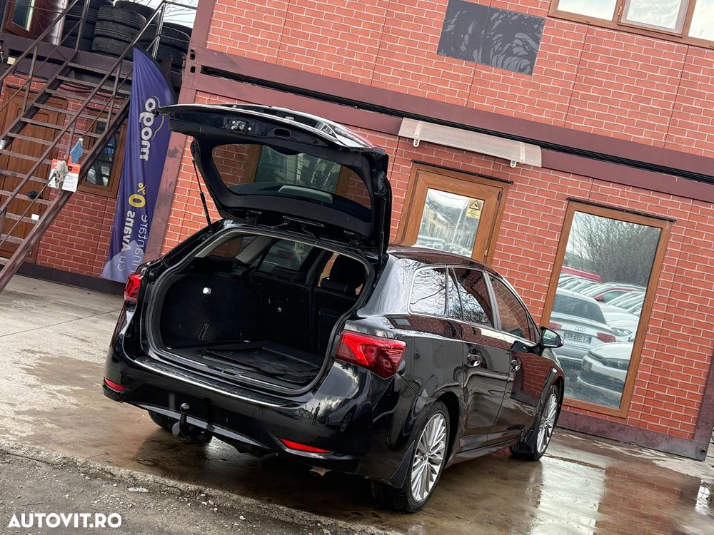 Toyota Avensis 2.0 D-4D Elegance - 32