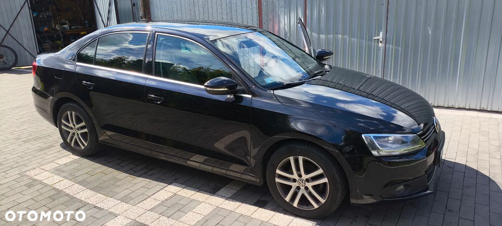 Volkswagen Jetta 2.0 TDI Highline - 5