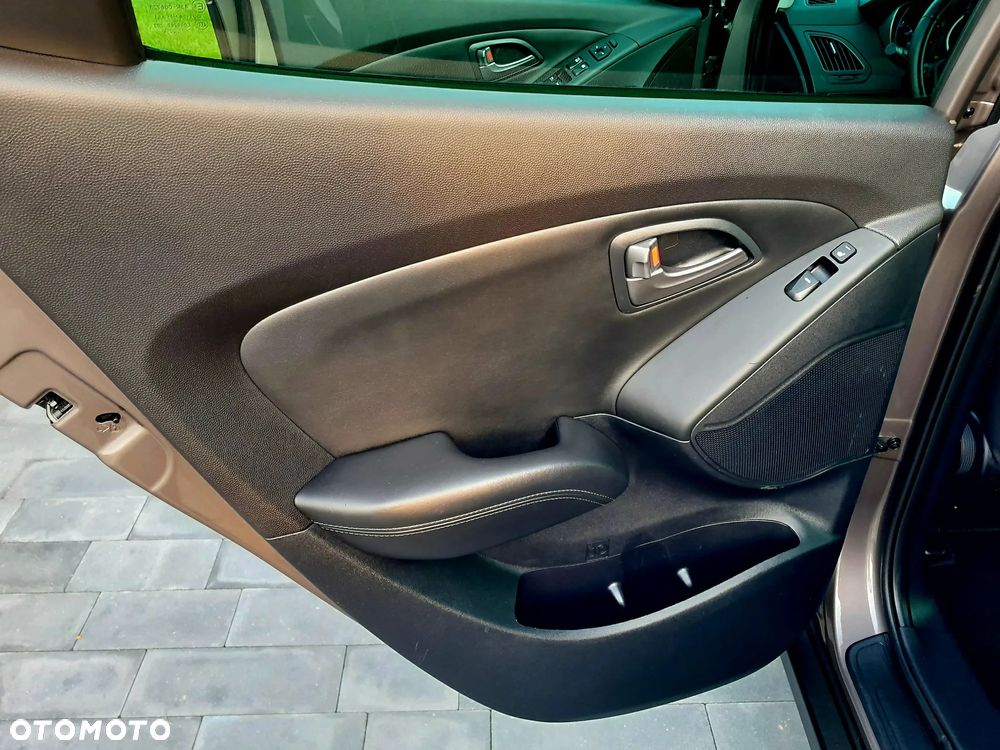 Hyundai ix35 1.6 2WD Fifa World Cup Edition - 29