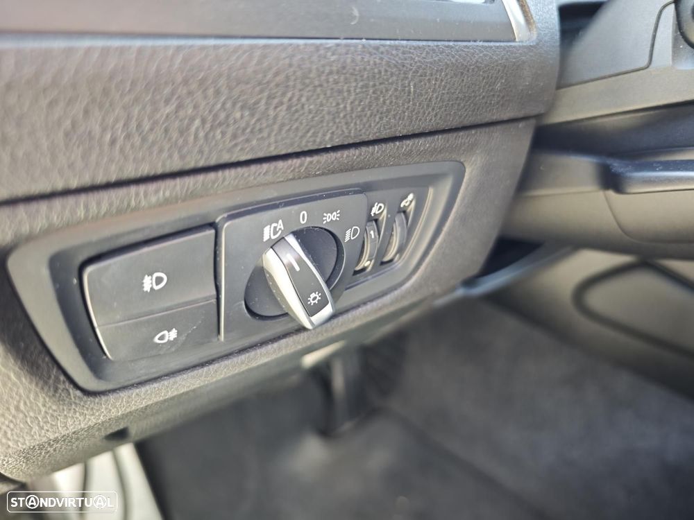 BMW 116 d Pack Desportivo M Auto - 25
