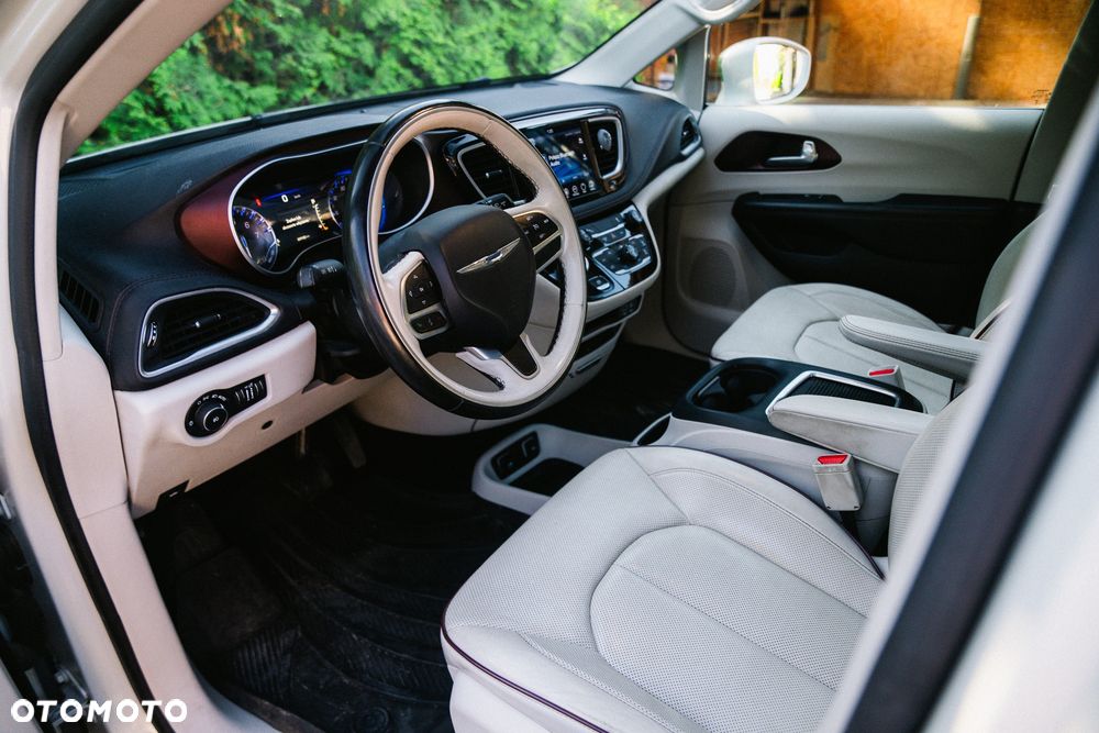 Chrysler Pacifica - 22