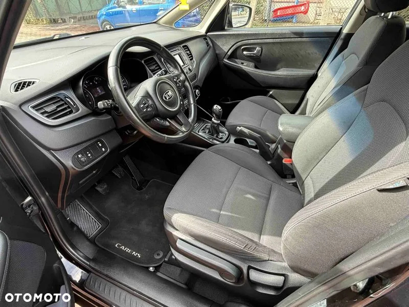 Kia Carens - 11