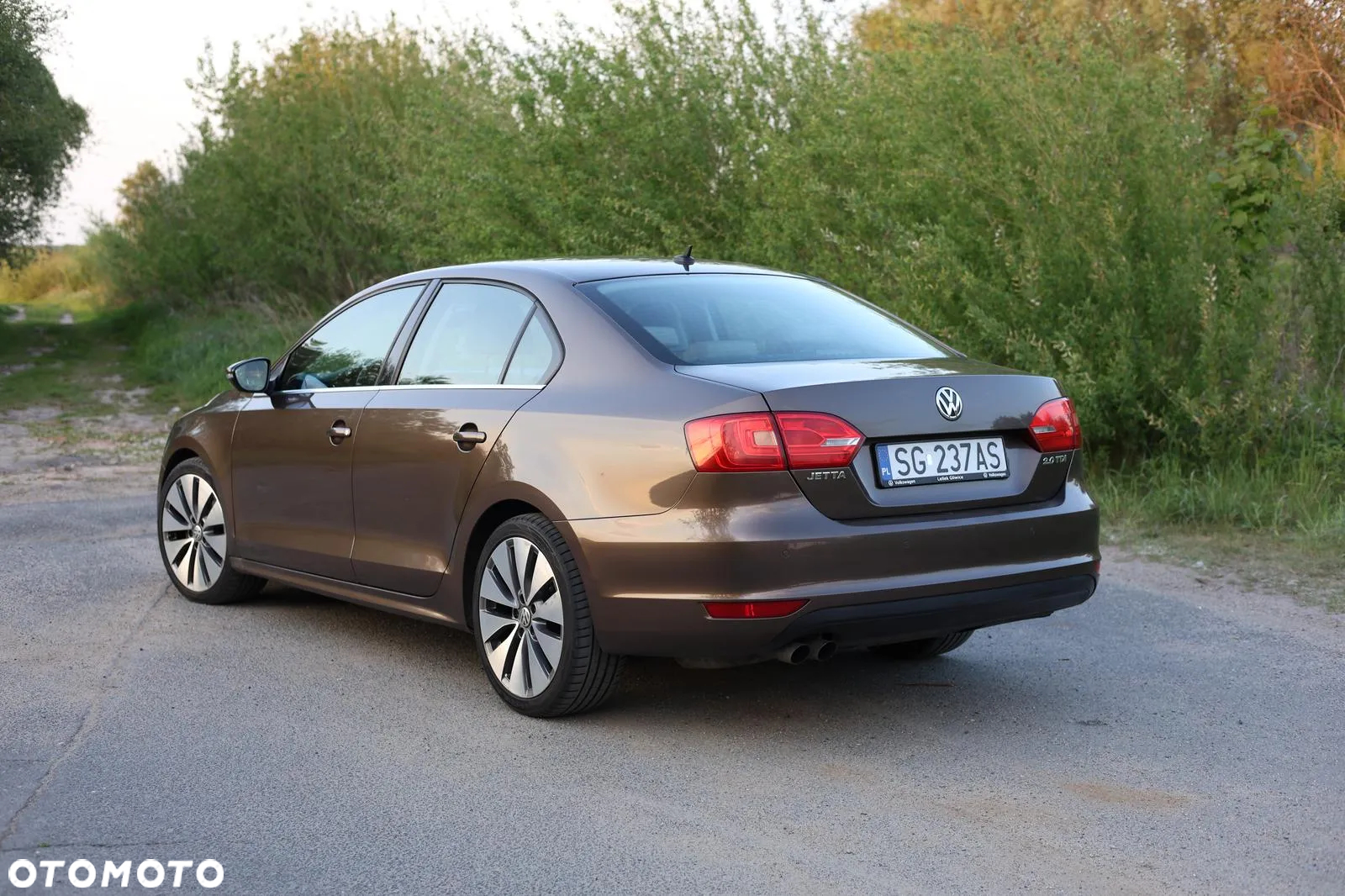 Volkswagen Jetta 2.0 TDI Highline - 2