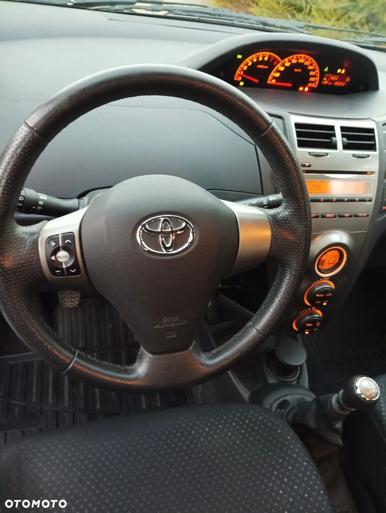 Toyota Yaris 1.33 VVT-i Cool - 12